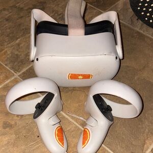 QUEST 2 VR Headset and Controllers